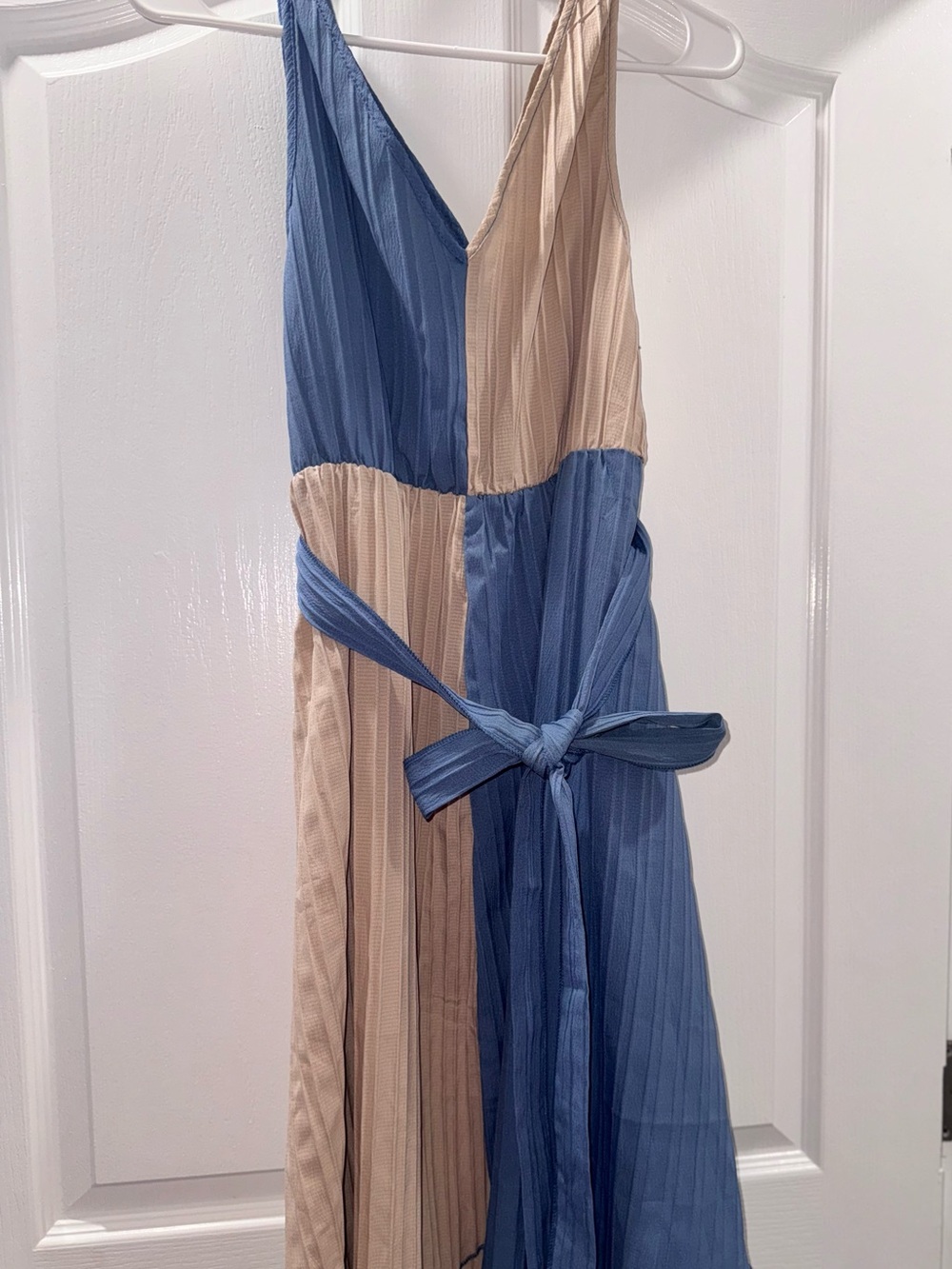Colorblock Blue and Beige V-Neck Pleated Dress